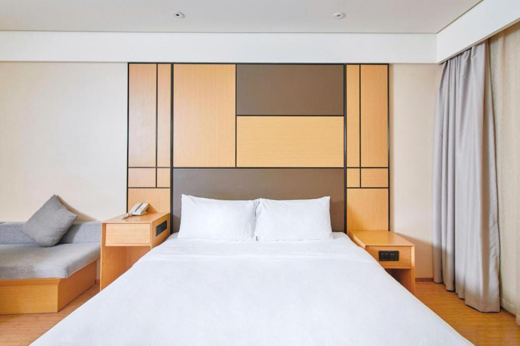 Ji Hotel Shanghai Hongqiao Yan'An XI Road Exterior foto